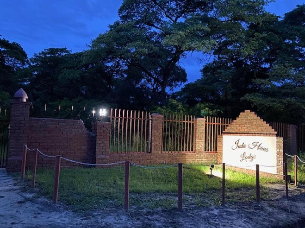 Juda Haus Lodge Katima Mulilo Exterior photo