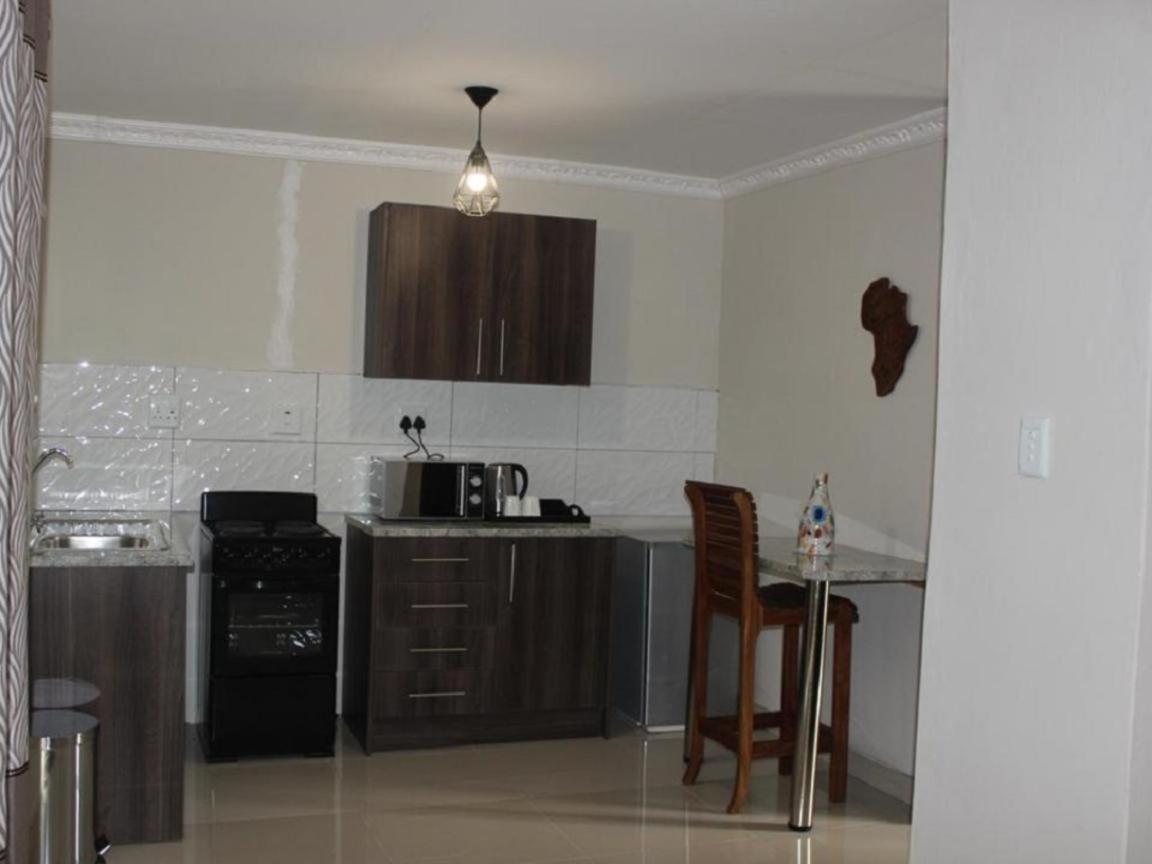 Juda Haus Lodge Katima Mulilo Exterior photo