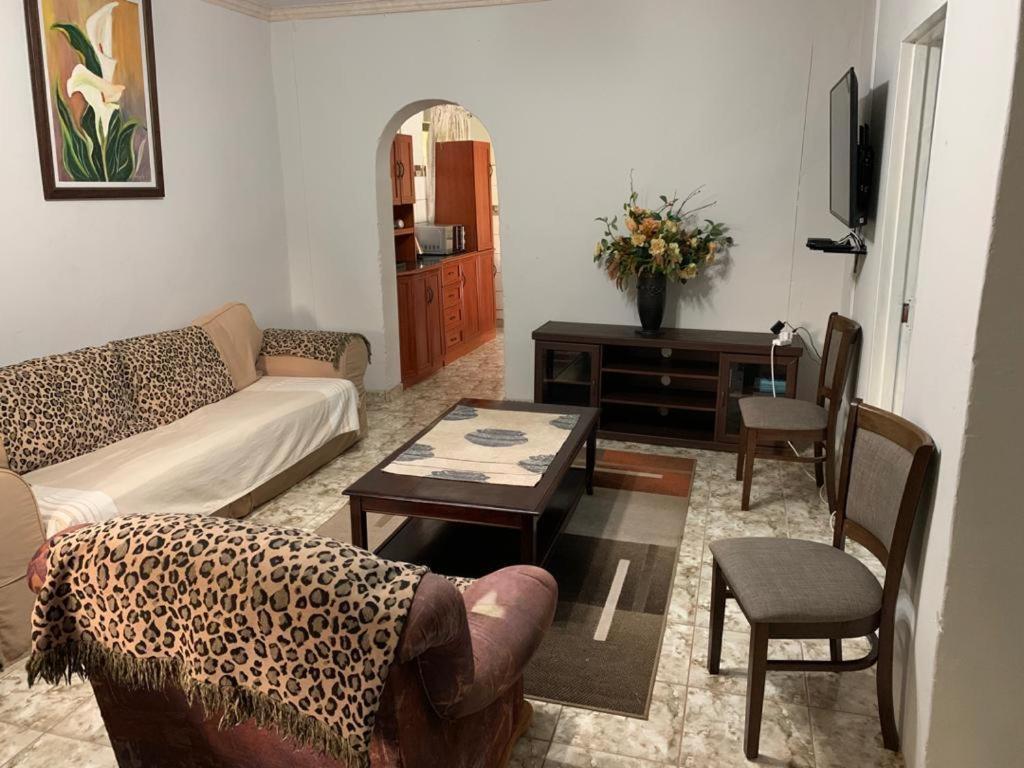 Juda Haus Lodge Katima Mulilo Exterior photo